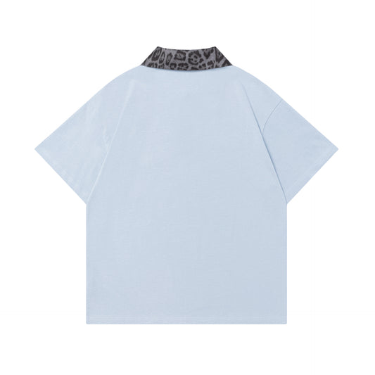 Playera tipo polo con cuello y bloques de color bordada de Hello Kitty