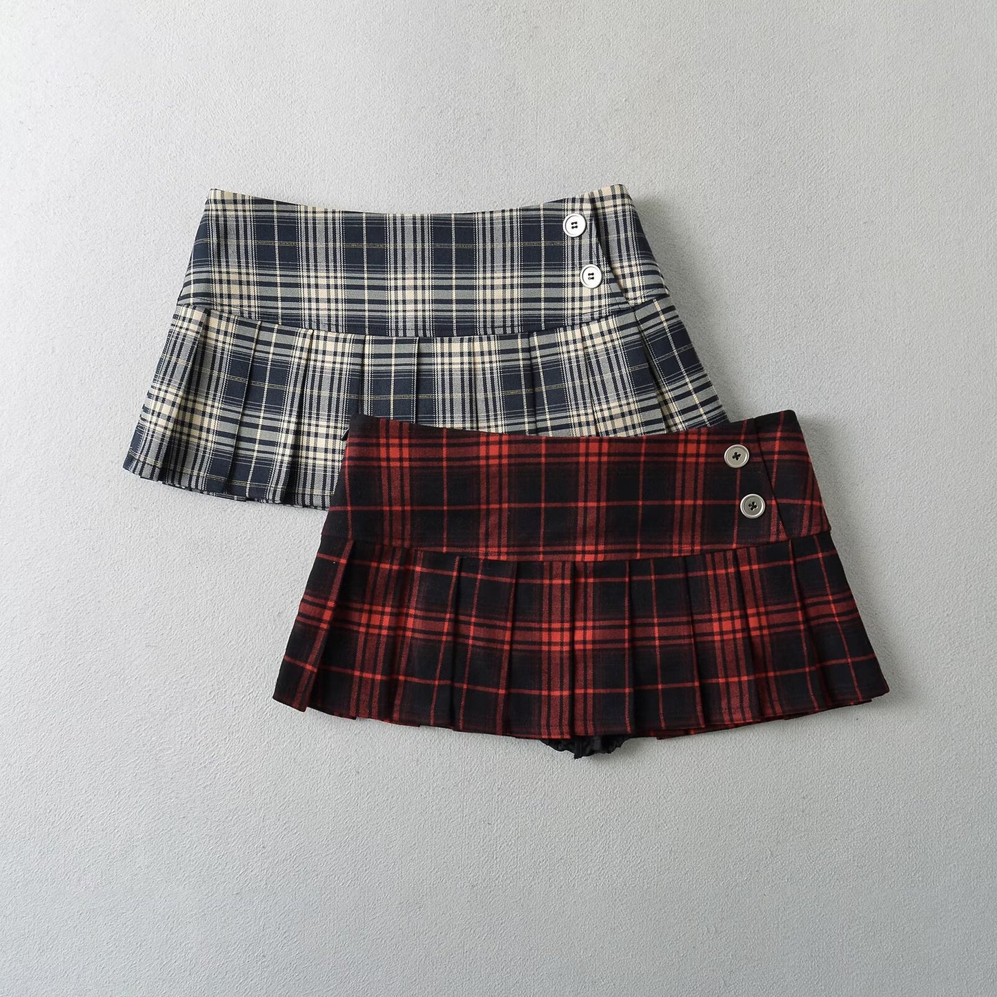 Plaid low waisted pleated skirt