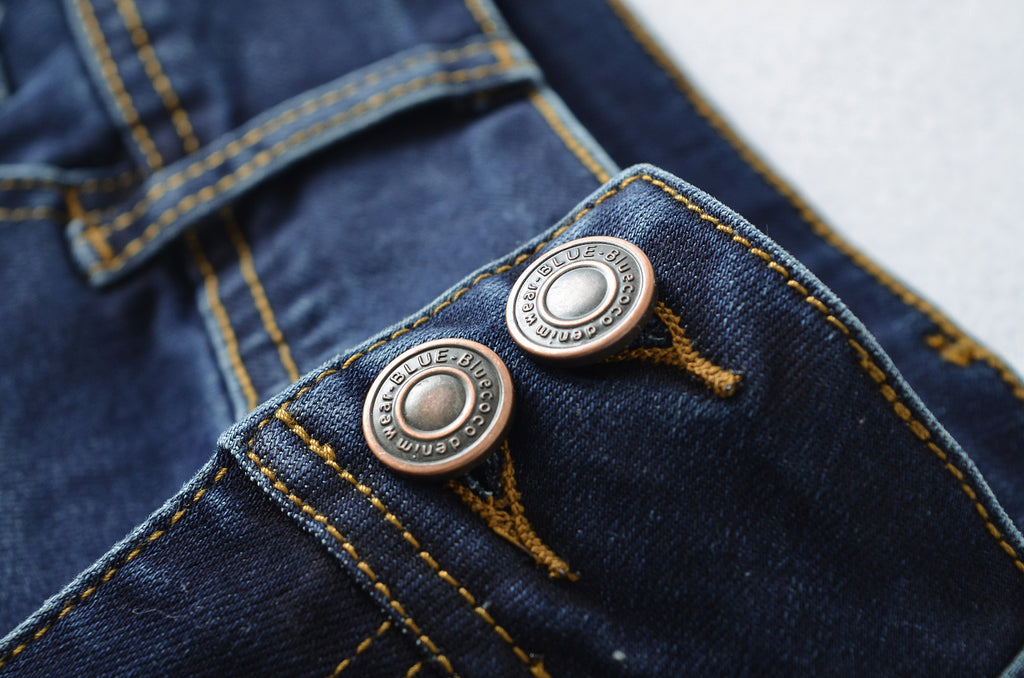 Low waisted two button denim shorts