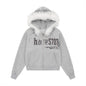 Sudadera con capucha y cuello de piel desmontable Estampado de letras con remaches decorativos