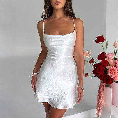 Vestido corto sin espalda para mujer