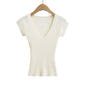 Top de punto entallado de manga corta con escote pronunciado en pico y cintura elástica