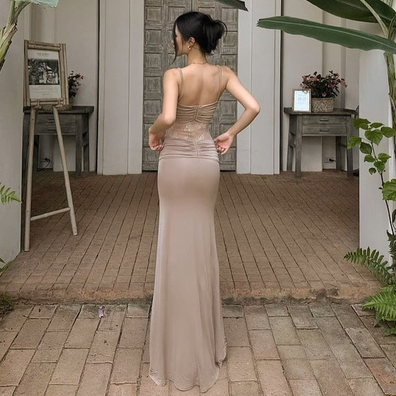 Vestido Lencero de Encaje Transparente Ajustado Largo