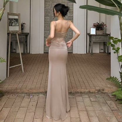 Vestido Lencero de Encaje Transparente Ajustado Largo