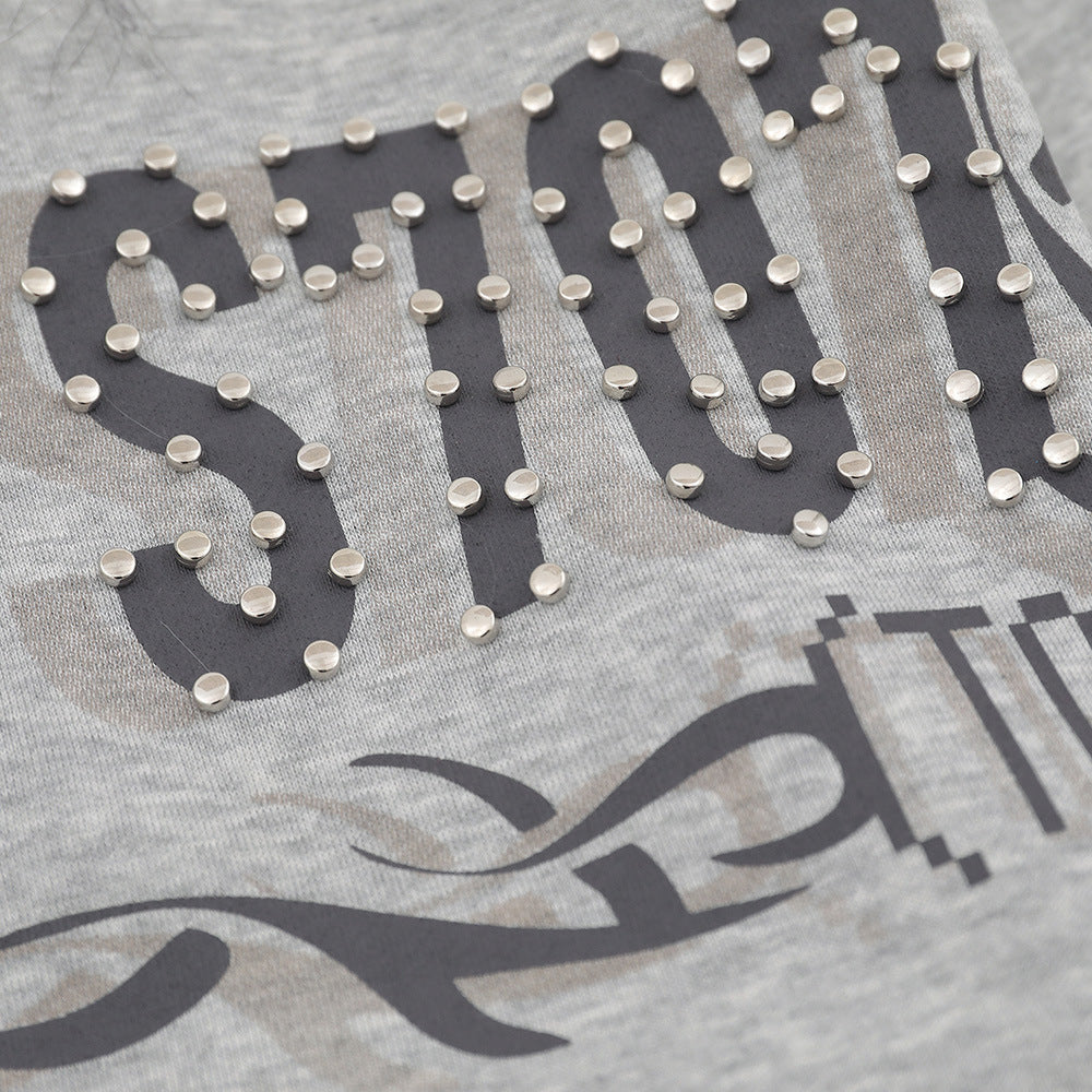 Sudadera con capucha y cuello de piel desmontable Estampado de letras con remaches decorativos
