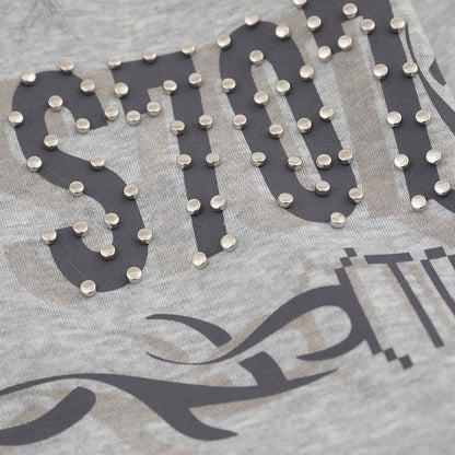 Sudadera con capucha y cuello de piel desmontable Estampado de letras con remaches decorativos