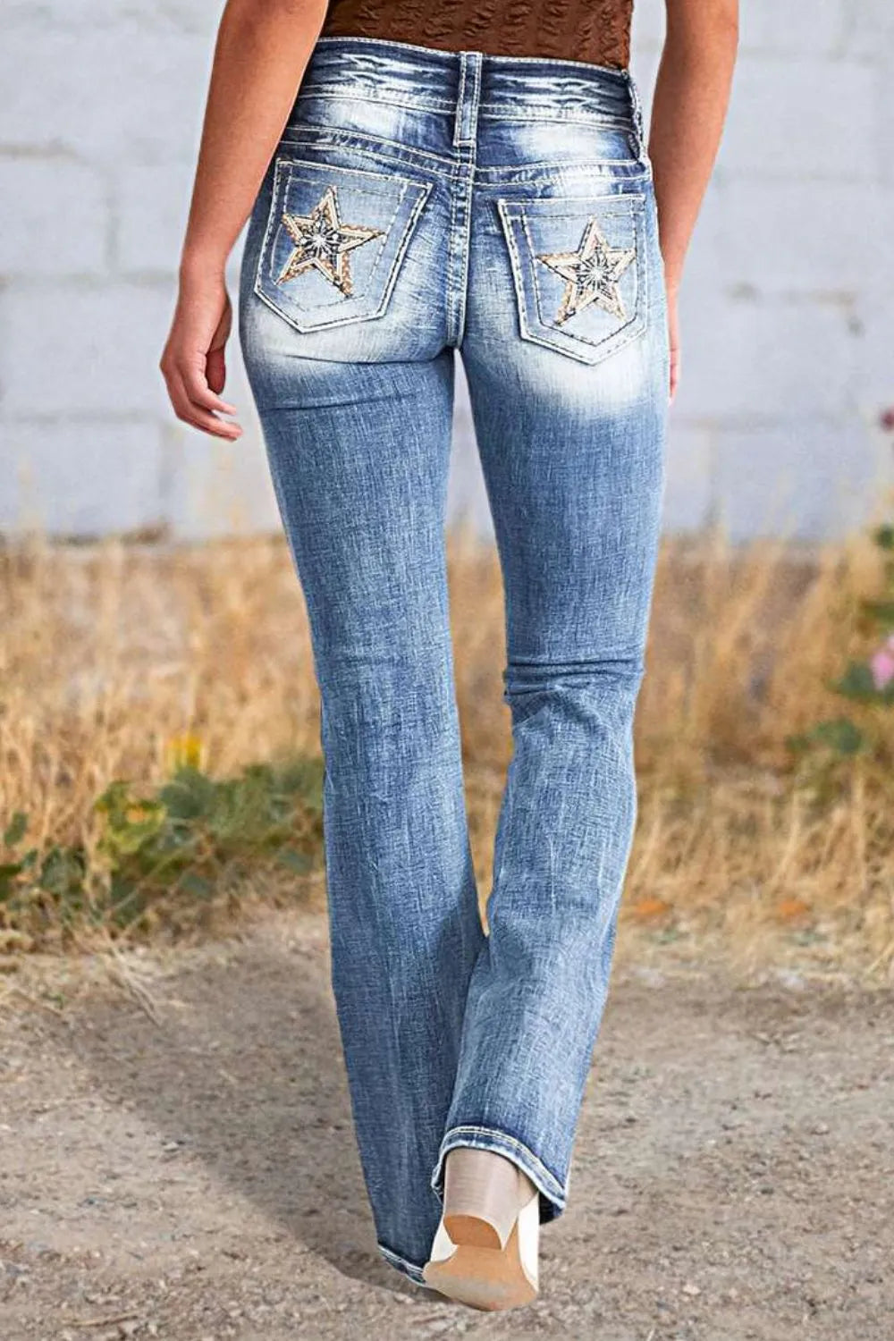Vaqueros campana bordados con estrellas