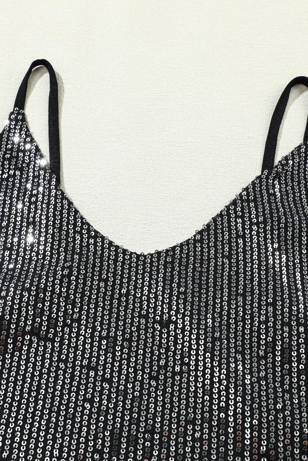 Top gris sin mangas con lentejuelas