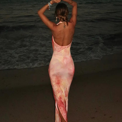 Vestido sin espalda con cinturón ajustado en la cintura