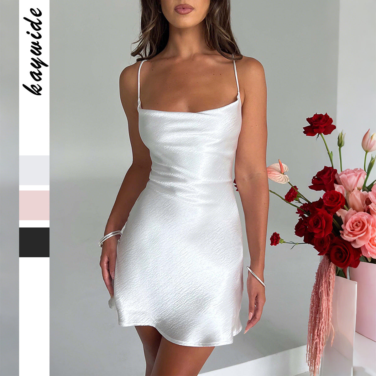 Vestido corto sin espalda para mujer