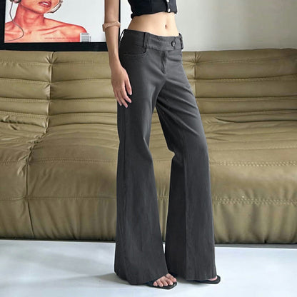 Pantalones casuales grises de tiro bajo micro acampanados
