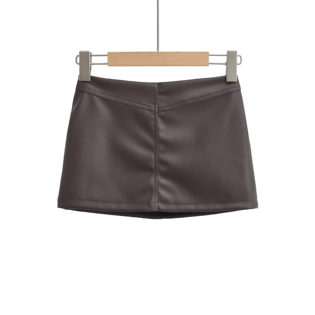 Low waisted leather skirt