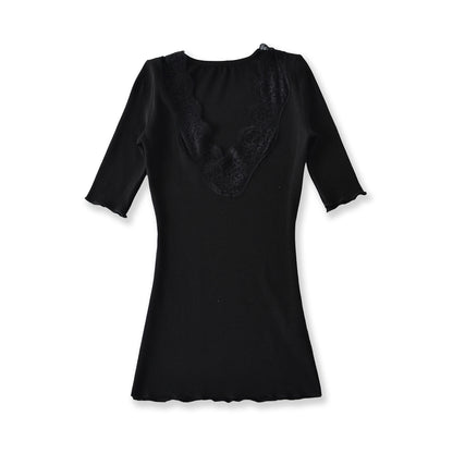 V-neck lace T-shirt